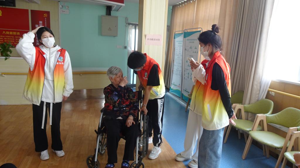 谈球吧体育