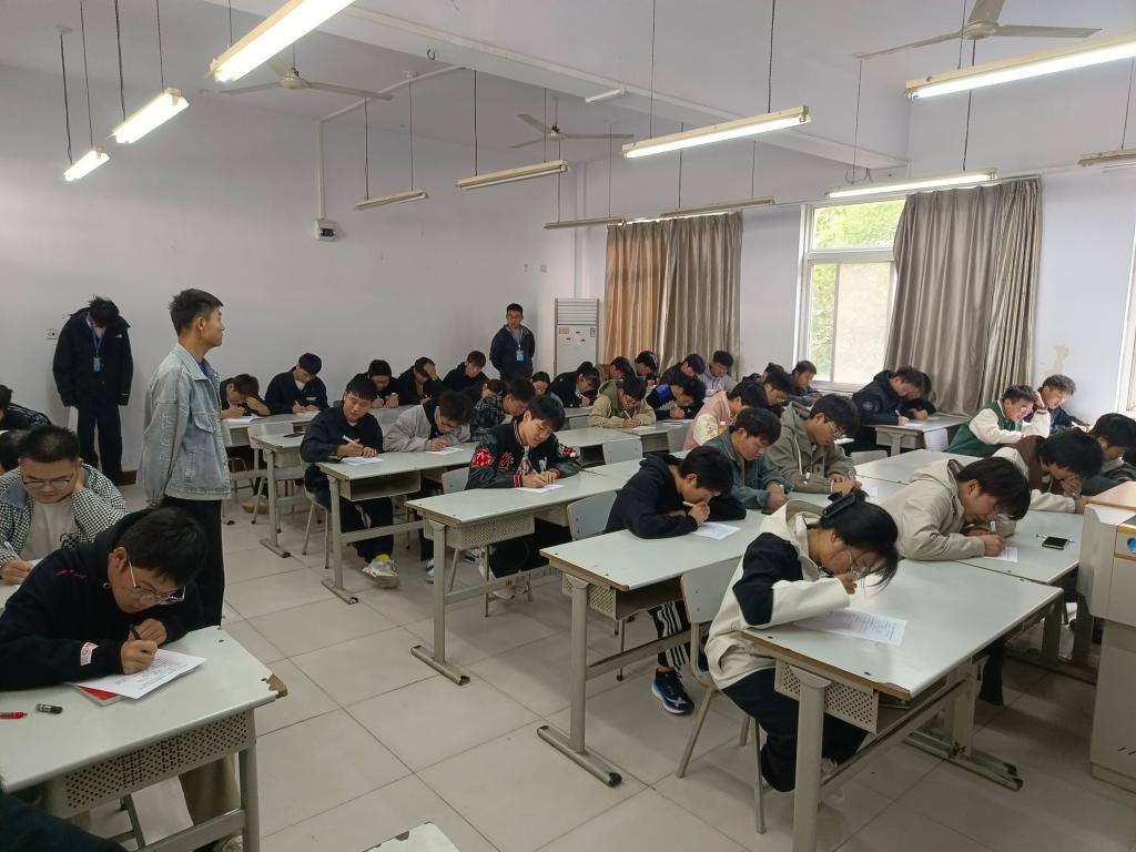 谈球吧体育