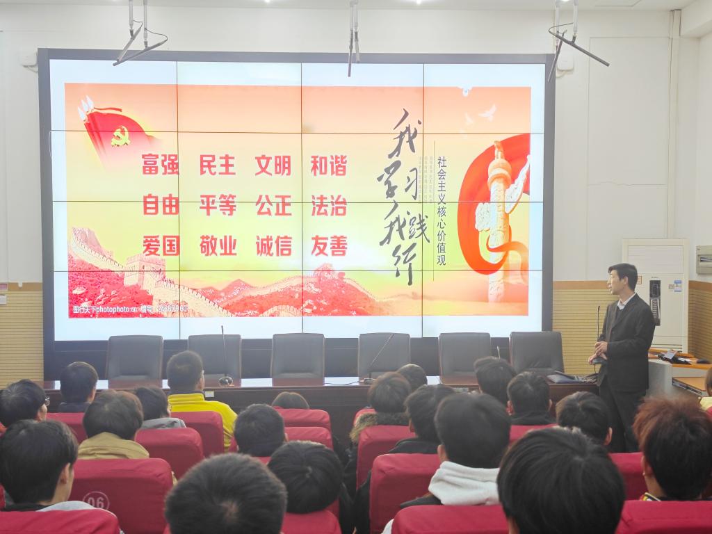 谈球吧体育