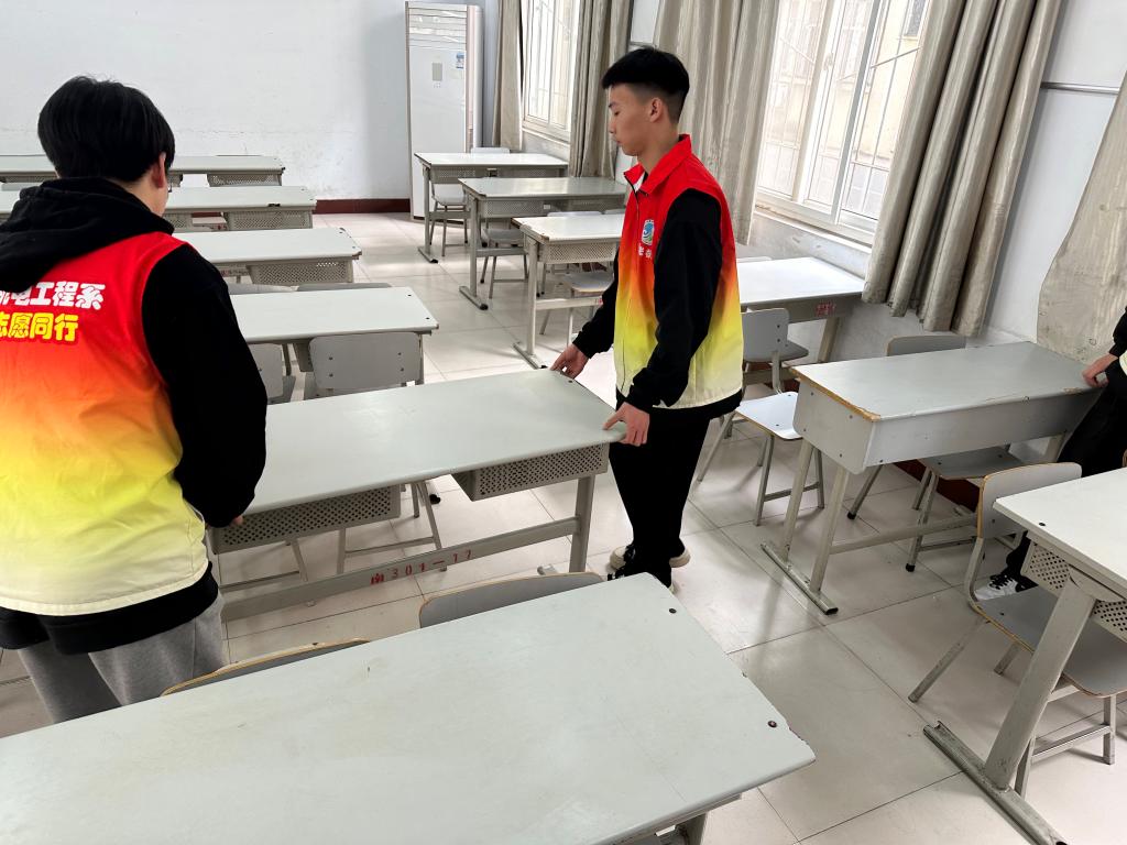 谈球吧体育
