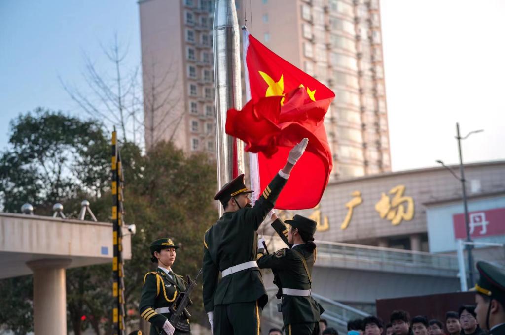 谈球吧体育