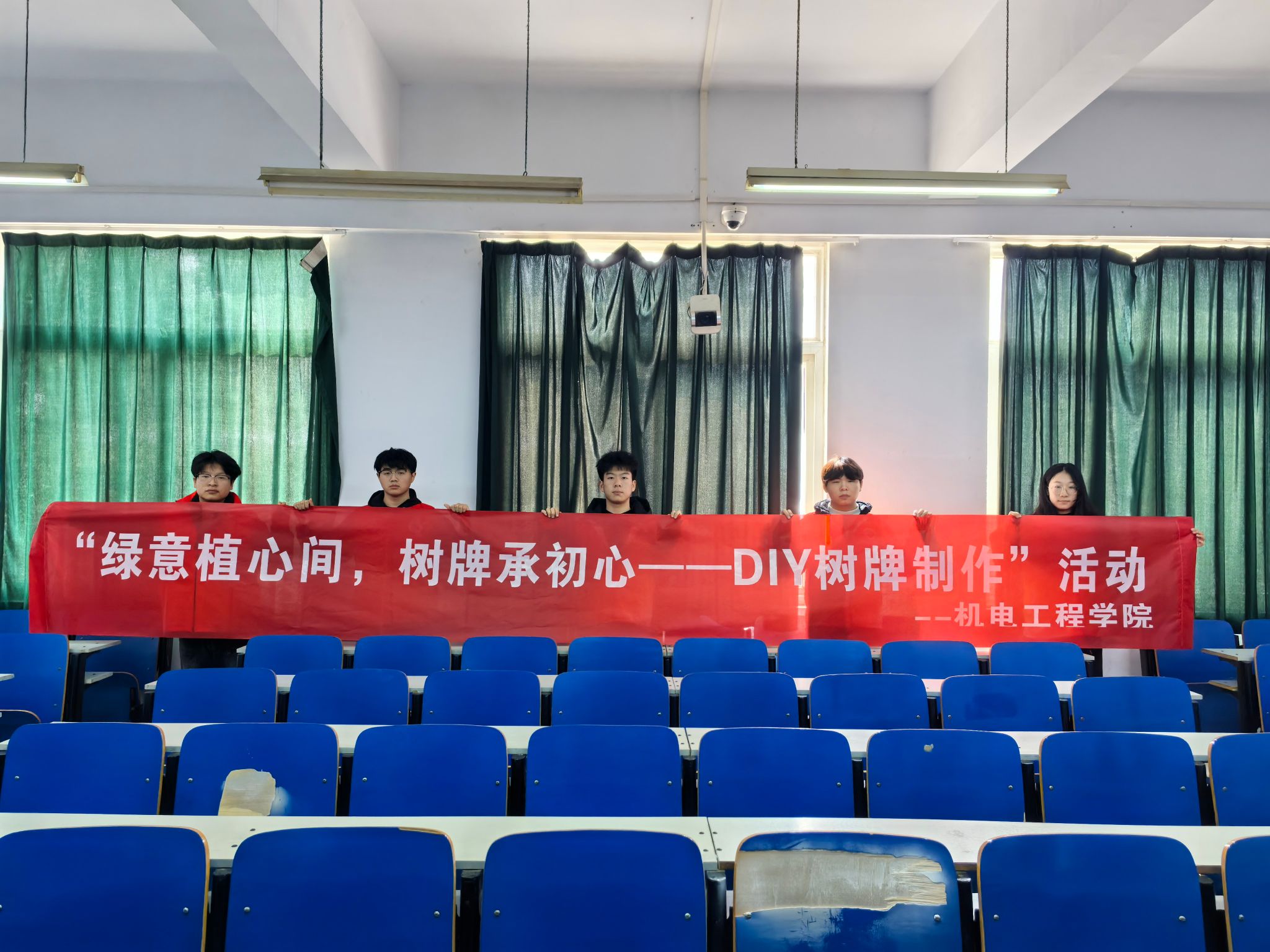 谈球吧体育