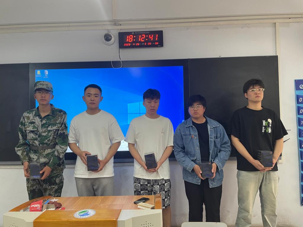 谈球吧体育