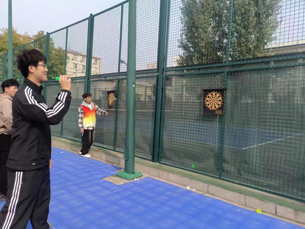 谈球吧体育