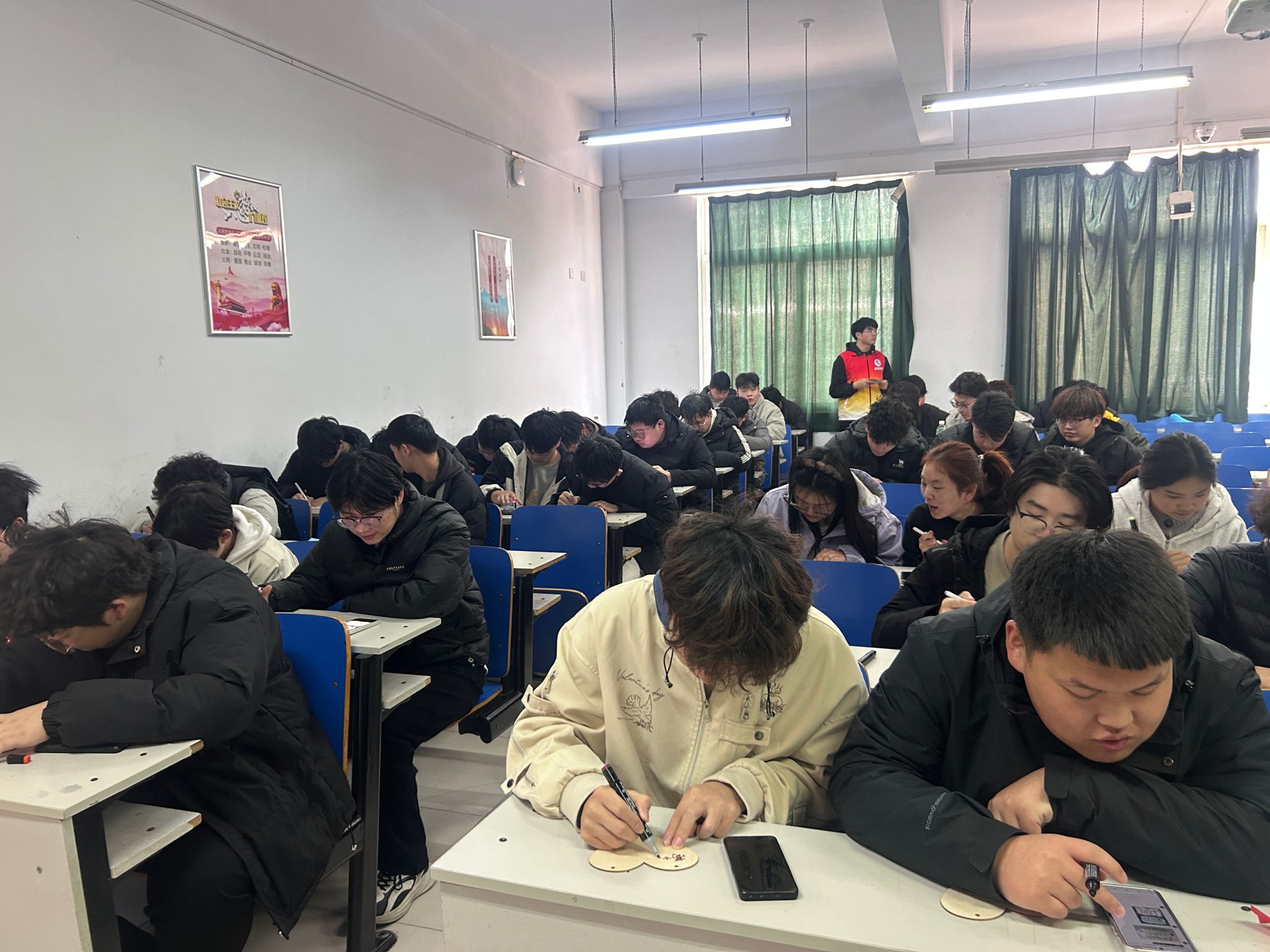 谈球吧体育